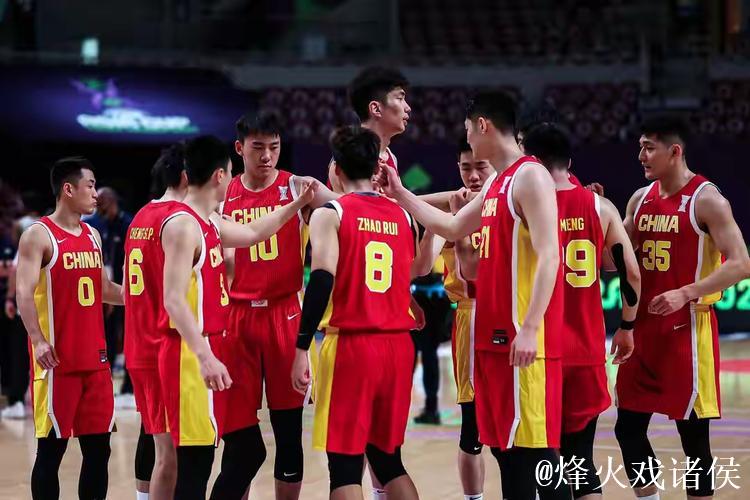 中国男篮1分不敌澳大利亚 摘得男篮亚洲杯银牌 中国男篮1分不敌澳大利亚 摘得男篮亚洲杯银牌